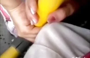 XXX Pequeña morena expone porno casero en español latino su culo a un motero