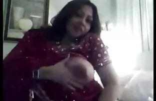 XXX Ella fuma ver porno audio latino mientras es follada